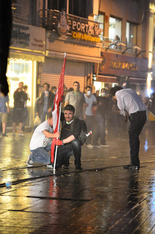 Taksim Meydanı ve Gezi Parkı'na müdahale