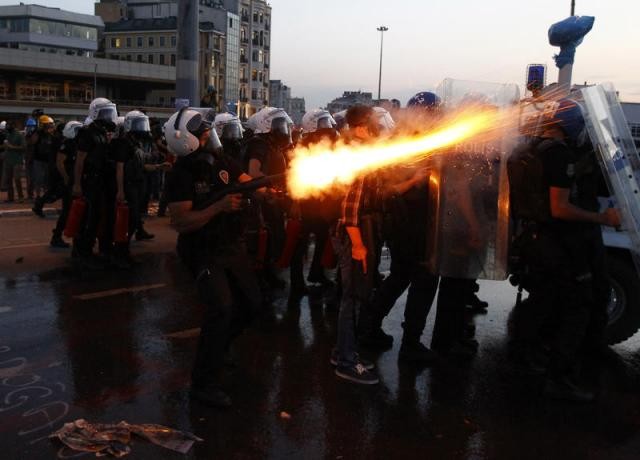 Taksim Meydanı ve Gezi Parkı'na müdahale