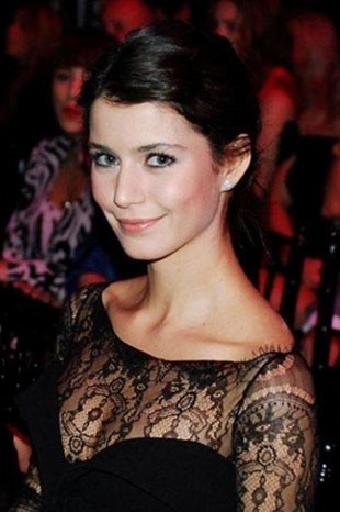 Beren Saat cazip teklife hayır diyemedi!