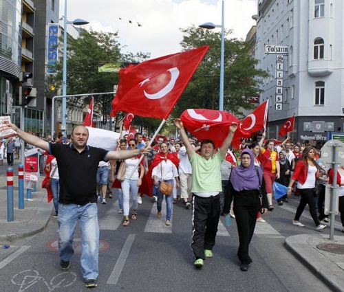 Erdoğan'a Viyana'da destek mitingi