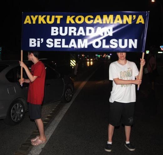 Fener taraftarlardan yönetime protesto