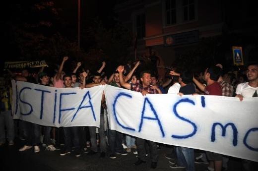 Fener taraftarlardan yönetime protesto