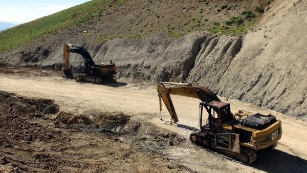 Tunceli'de 6 araç ateşe verildi