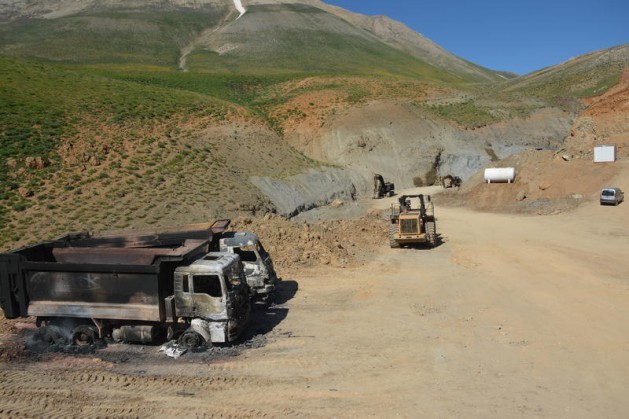 Tunceli'de 6 araç ateşe verildi