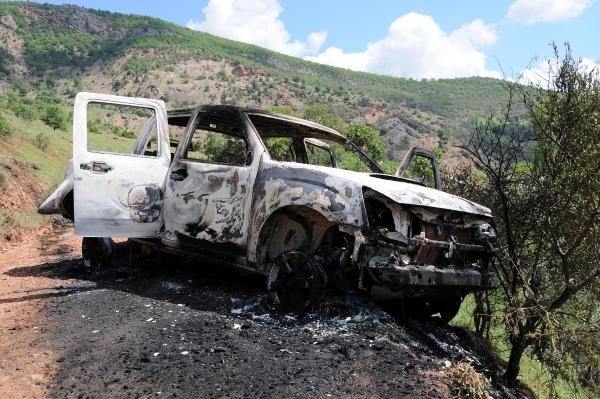 Tunceli'de 6 araç ateşe verildi