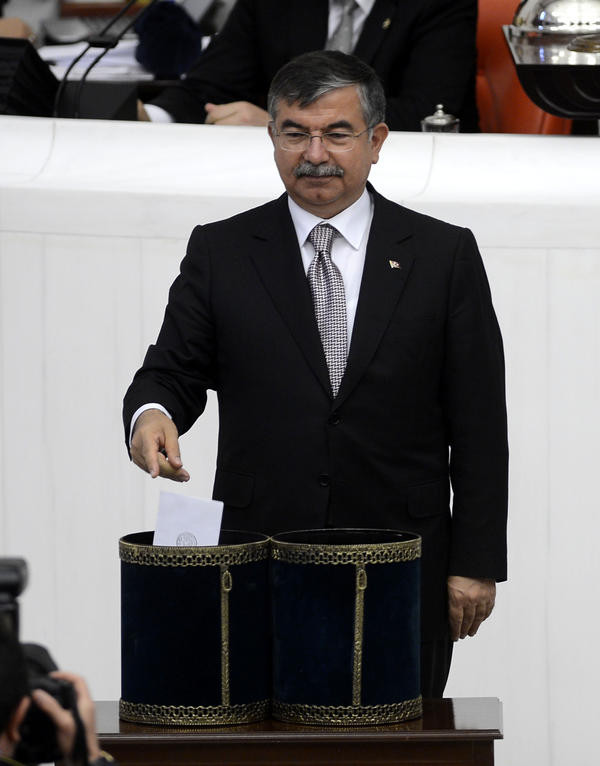 Cemil Çiçek yeniden başkan