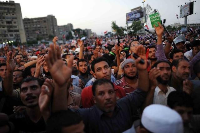 Mursi destekçilerinden ordunun darbesine protesto