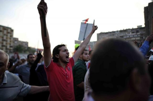 Mursi destekçilerinden ordunun darbesine protesto