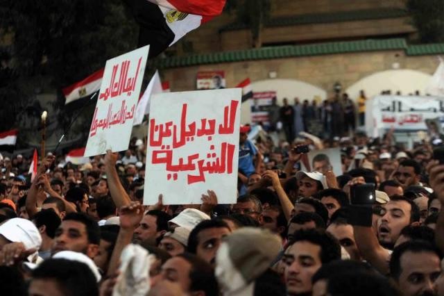 Mursi destekçilerinden ordunun darbesine protesto