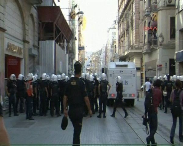 Taksim'de eylemcilere müdahale