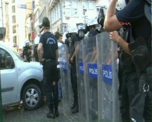 Taksim'de eylemcilere müdahale