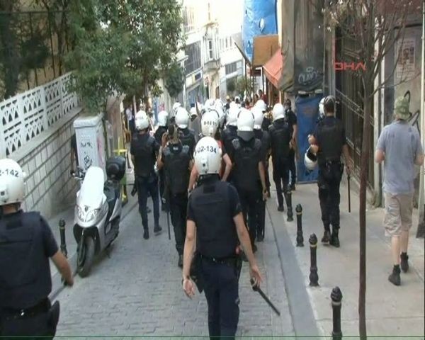 Taksim'de eylemcilere müdahale