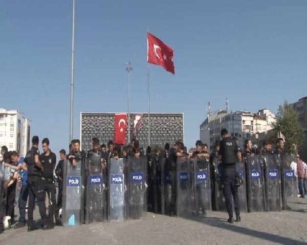 Taksim'de eylemcilere müdahale