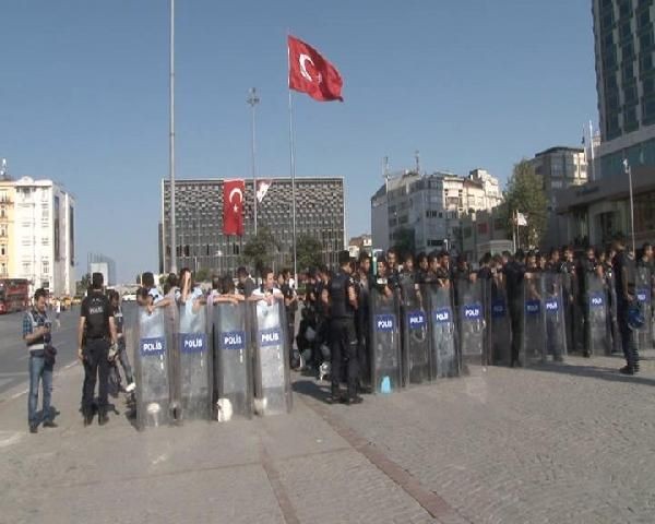 Taksim'de eylemcilere müdahale