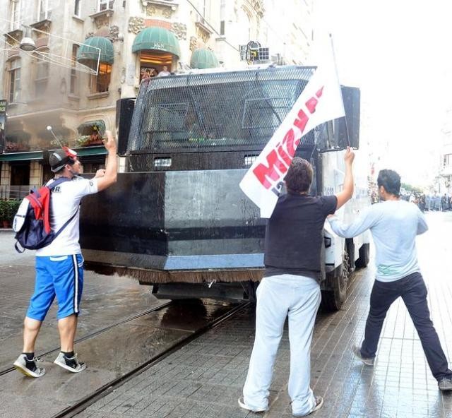 Taksim'de eylemcilere müdahale