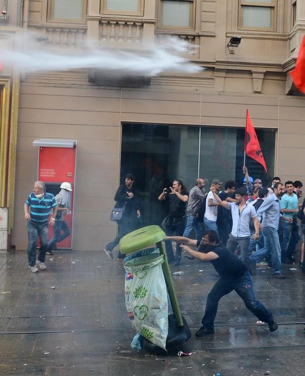 Taksim'de eylemcilere müdahale