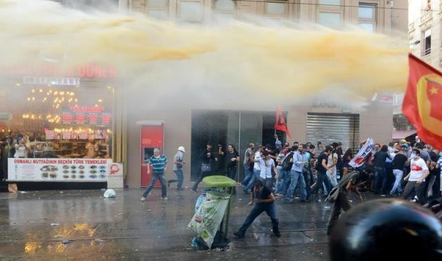 Taksim'de eylemcilere müdahale