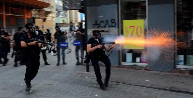 Taksim'de eylemcilere müdahale