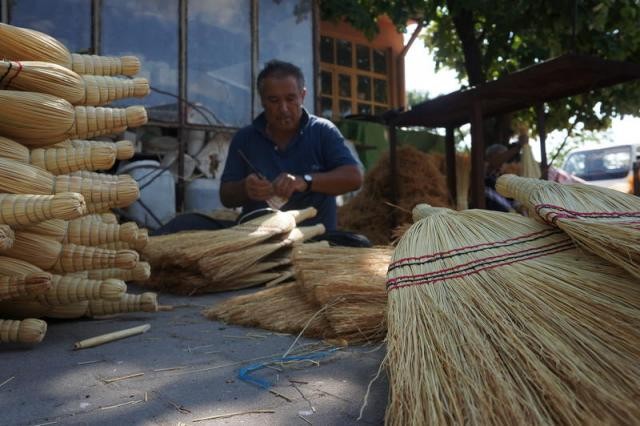 Elektrik süpürgesinin bitirdiği el zanaatı: Süpürgecilik