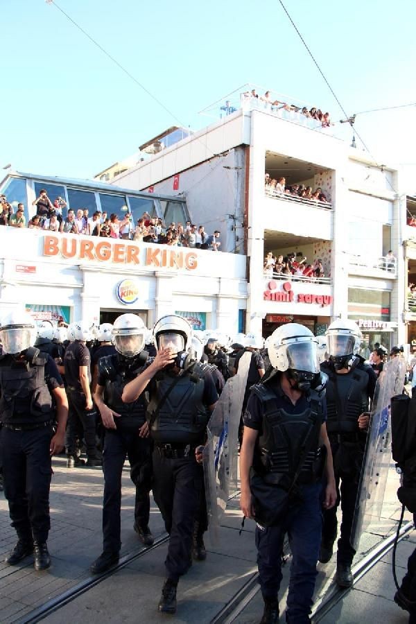 Taksim yine karıştı!