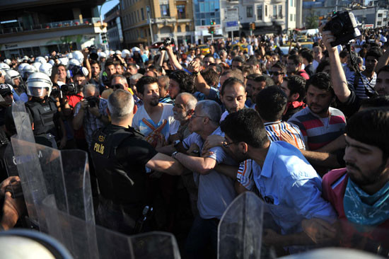 Taksim yine karıştı!