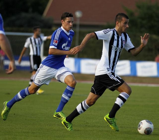 Schalke kaçtı, Kartal yakaladı