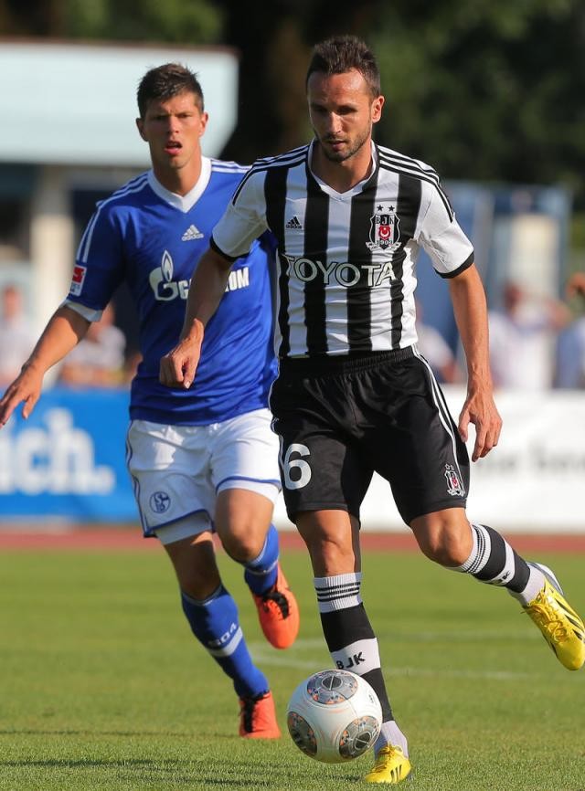 Schalke kaçtı, Kartal yakaladı