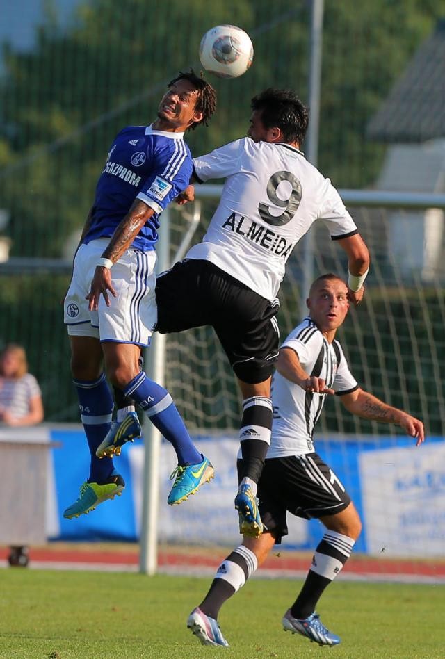 Schalke kaçtı, Kartal yakaladı