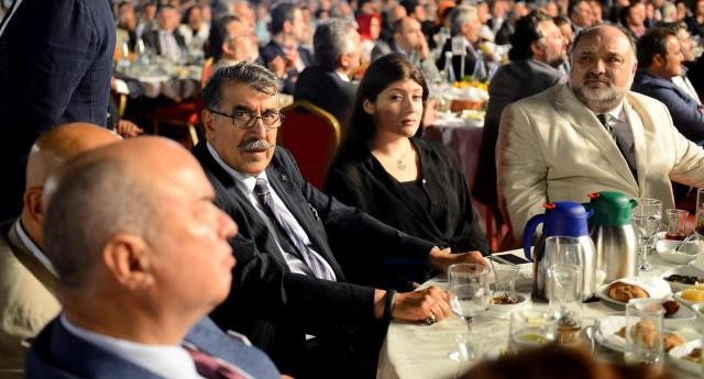 AK Parti'nin iftarına ünlü akını