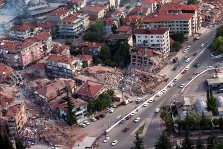 Depremden dehşete düşüren kareler!