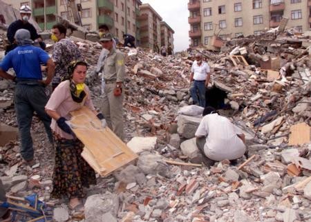 Depremden dehşete düşüren kareler!