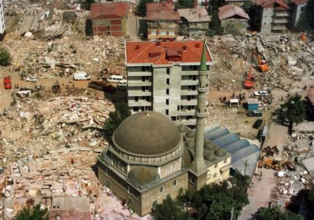 Depremden dehşete düşüren kareler!