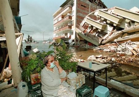 Depremden dehşete düşüren kareler!