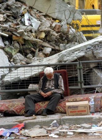 Depremden dehşete düşüren kareler!