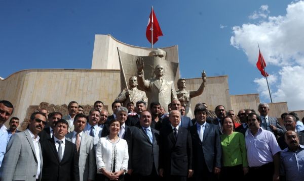 MHP lideri Bahçeli, Türklük Anıtı'nda