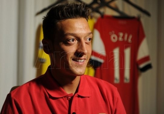 Mesut'un Arsenal formasıyla ilk pozları