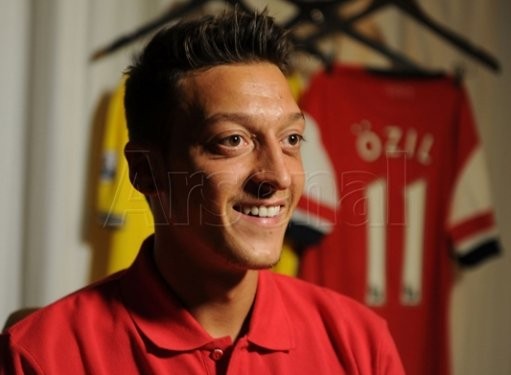 Mesut'un Arsenal formasıyla ilk pozları