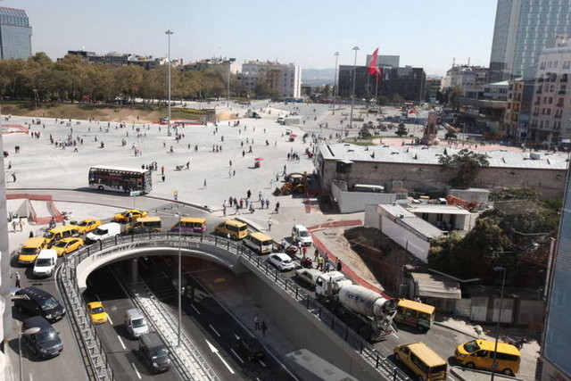 Taksim'de tabela komedisi!