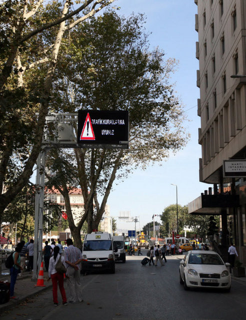 Taksim'de tabela komedisi!