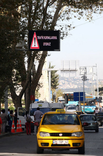 Taksim'de tabela komedisi!