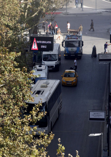 Taksim'de tabela komedisi!