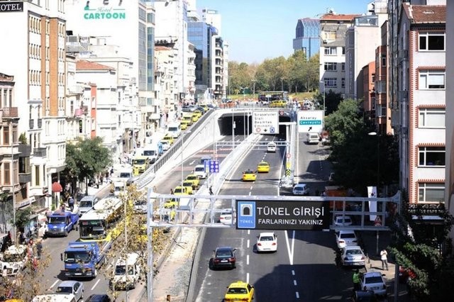 Taksim'de tabela komedisi!