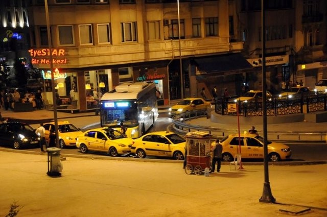 Taksim'de tabela komedisi!