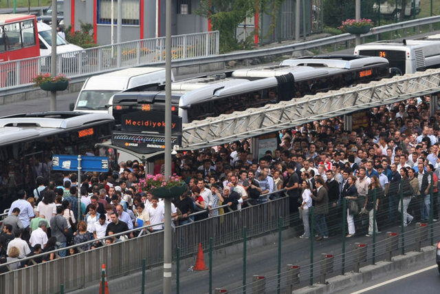 Böyle olur metrobüsün kaptanı!