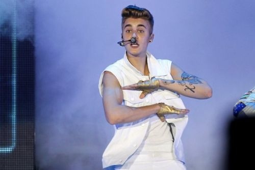 Justin Bieber'e benzemek için servet döktü.