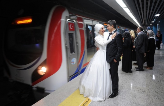 Marmaray'da düğün fotoğrafı