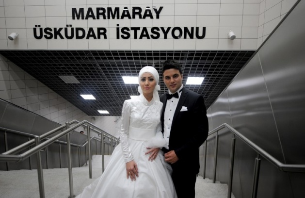 Marmaray'da düğün fotoğrafı