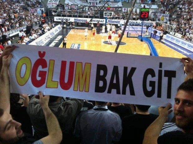 Bu pankart olay olur!