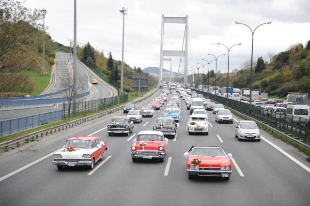 Marmaray’dan gelin-damat geçti