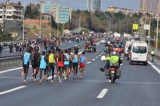 Maraton ve halk koşusuna yoğun ilgi